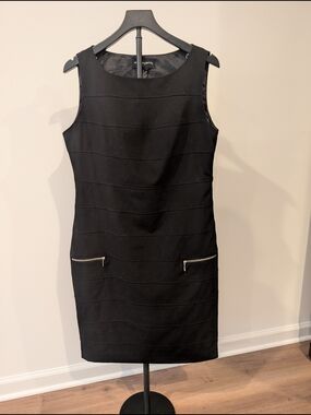 Sharagano Black Sleeveless Sheath Dress with Zip Pockets